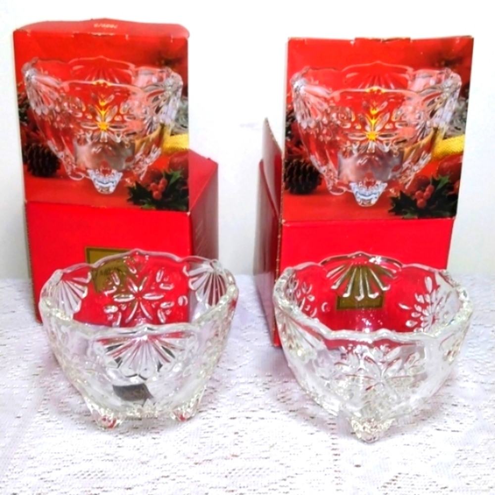 Mikasa Snowflake Candleholder in box. Etched heavy glass